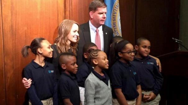 Nicole Bollerman with Mayor and students